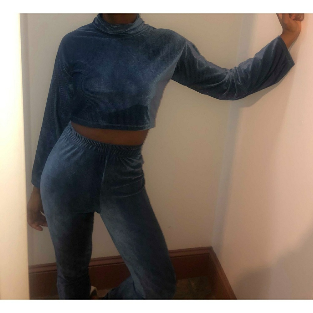 Matching set - Velvet crop top and joggers